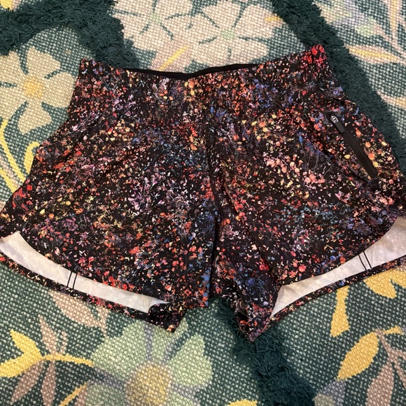 Lululemon Flowerescent Tracker Short Size 8 - Picture 2 of 6